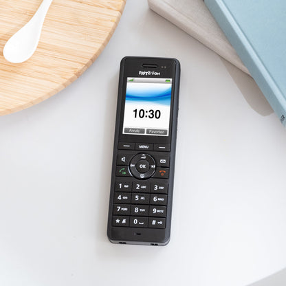 FRITZ!Fon X6 auf weißem Hintergrund, ideal für Telefonie und Smart Home.