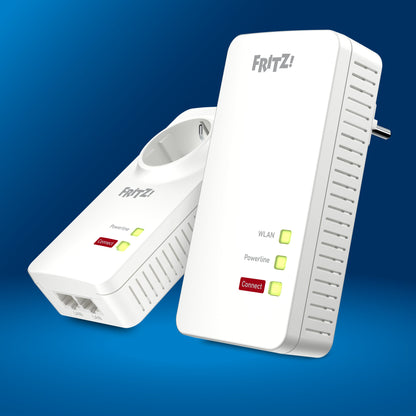 FRITZ!Powerline 1260 WLAN Set auf blauem Hintergrund, bietet Gigabit WLAN und Powerline-Verbindung.